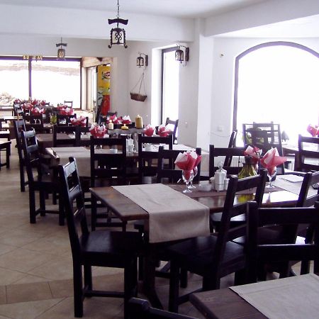 Taverna Pietrei Craiului Зэрнешти Экстерьер фото