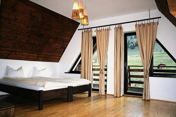 Taverna Pietrei Craiului Зэрнешти Экстерьер фото