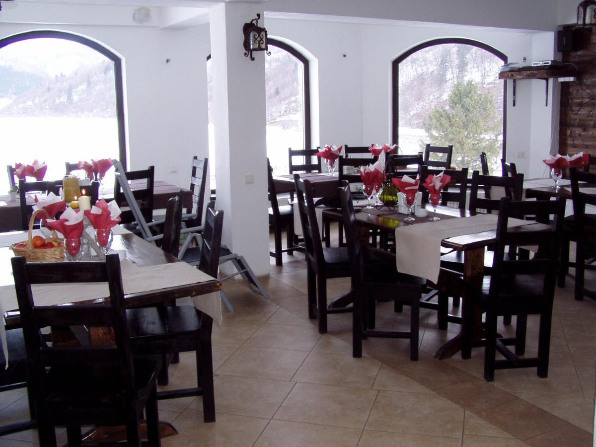 Taverna Pietrei Craiului Зэрнешти Экстерьер фото