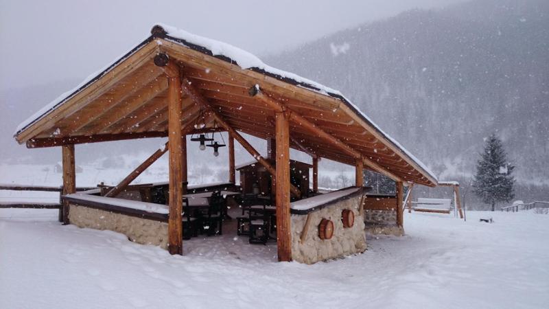Taverna Pietrei Craiului Зэрнешти Экстерьер фото